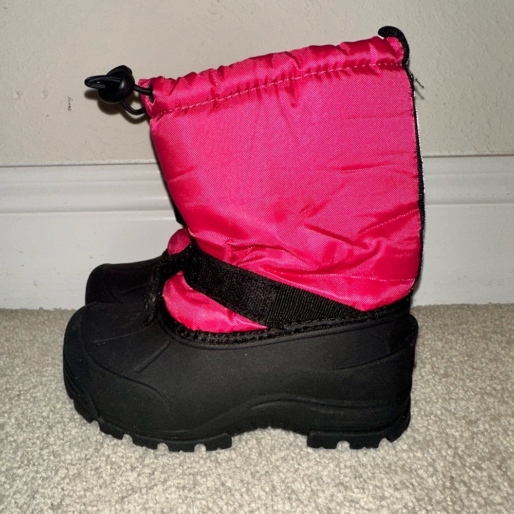 Vibrant Pink and Black Winter Ski Snow Boots